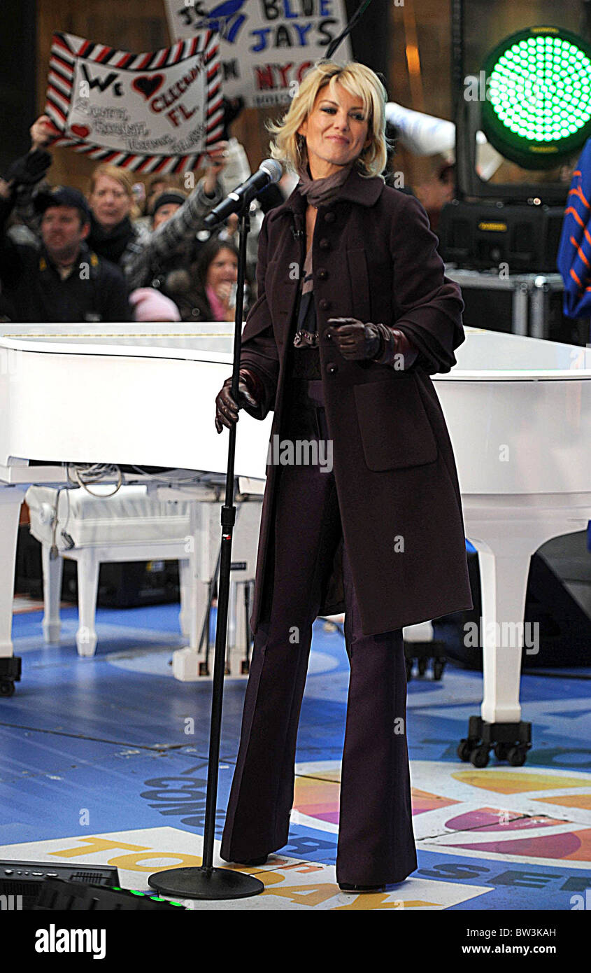 Faith Hill In Concert on the NBC Today Show Stock Photo Alamy