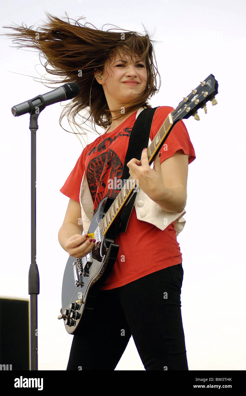 Demi lovato 2008 guitar hi-res stock photography and images - Alamy