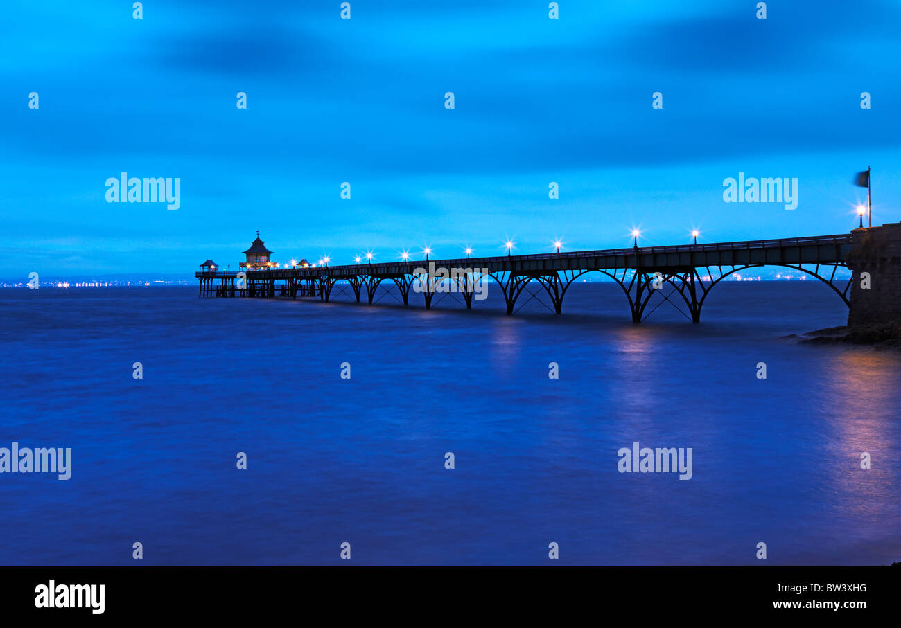 Clevedon pier just before dawn Stock Photo Alamy