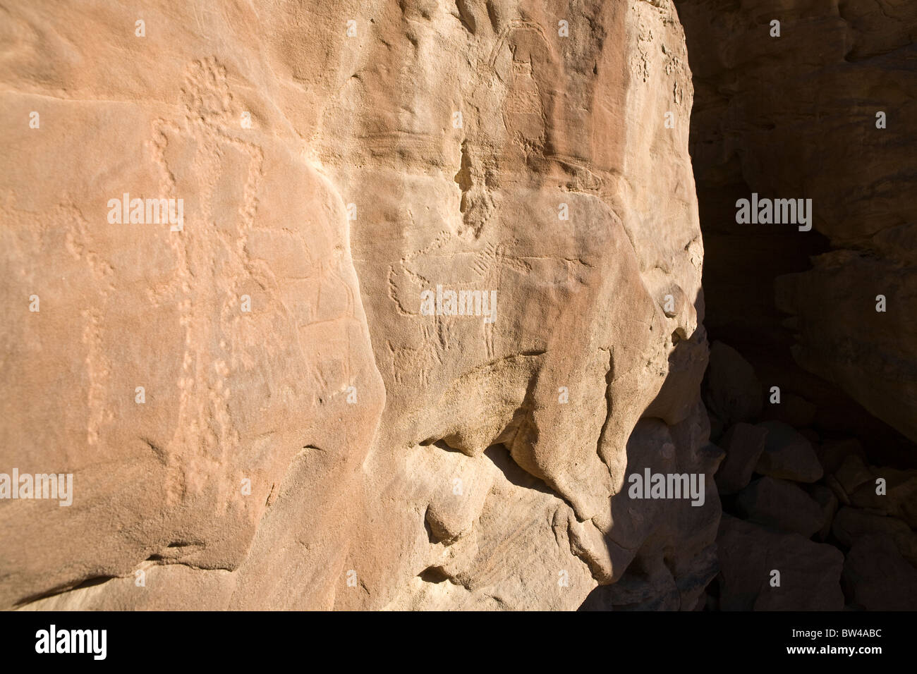 Petroglyph of man with bow on rock-face in Eastern Desert of Egypt Stock Photo