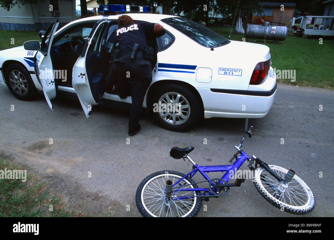 Friars Point Police officer, car and bicycle, Mississippi, USA Stock
