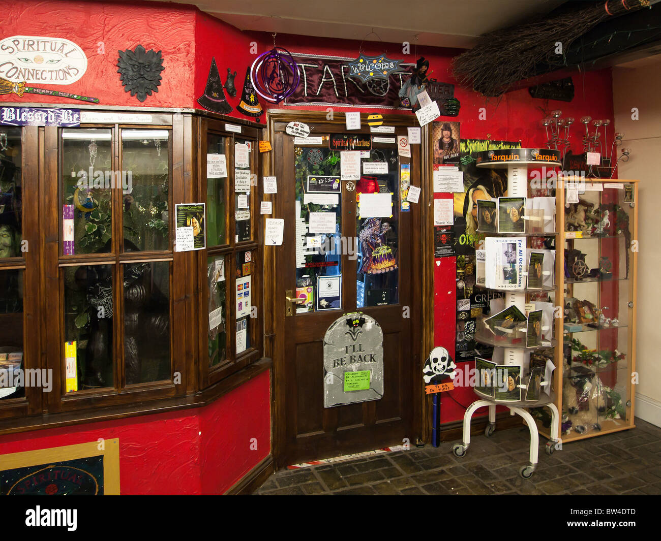 Witchcraft shop hi-res stock photography and images - Alamy