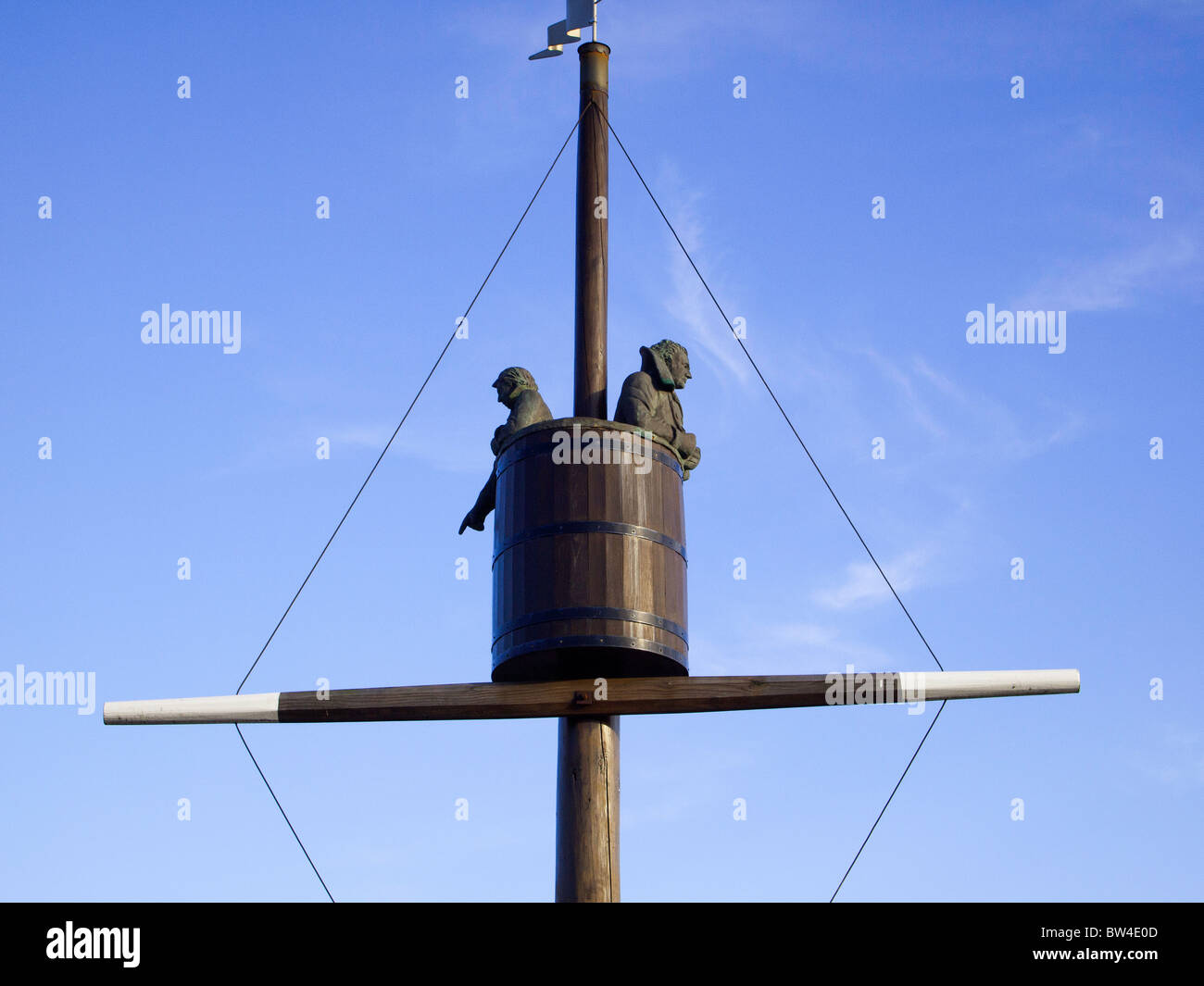 Crows nest hi-res stock photography and images - Alamy