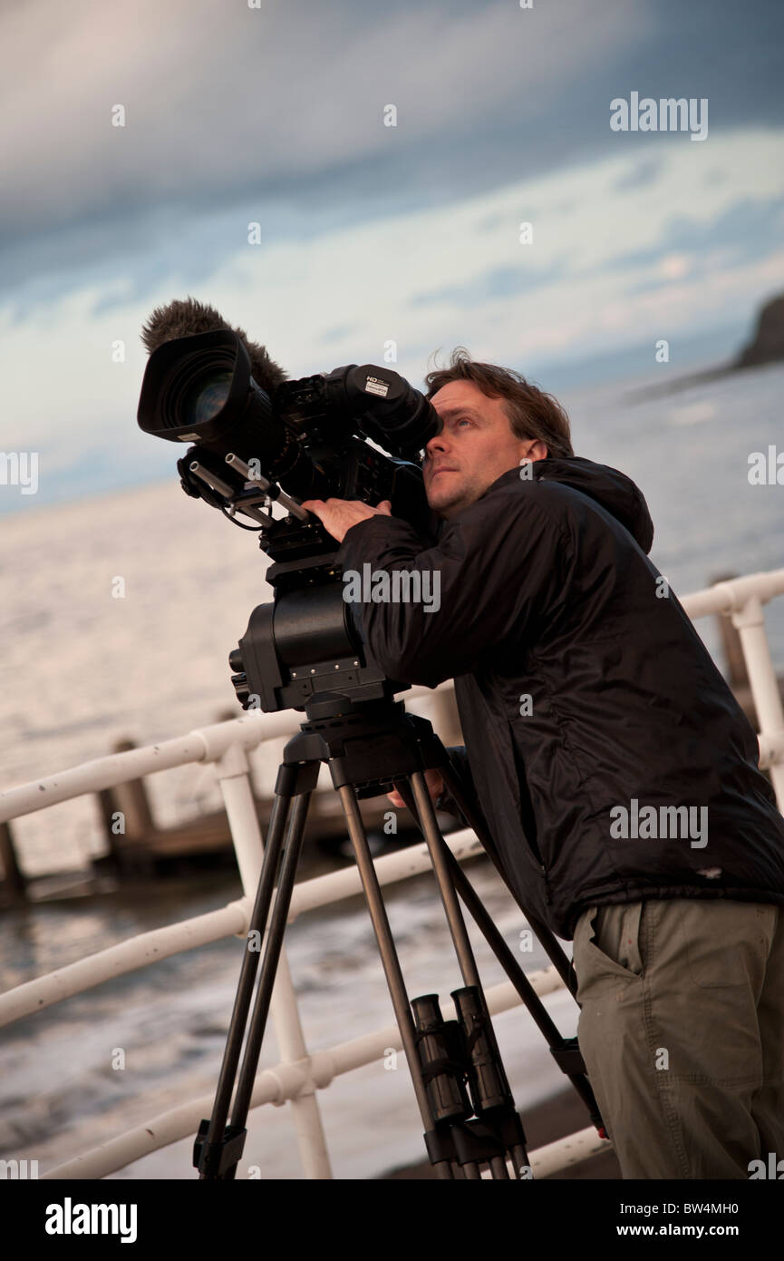 BBC Autumnwatch tv programme filming in HD the starlings roosting in Aberystwyth wales uk Stock Photo