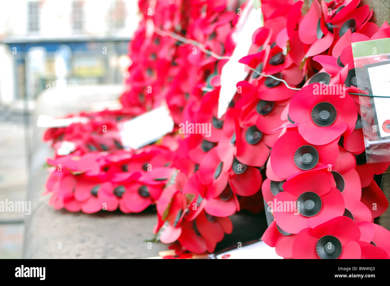 Remembrance day poppy wreaths cenotaph hires stock photography and