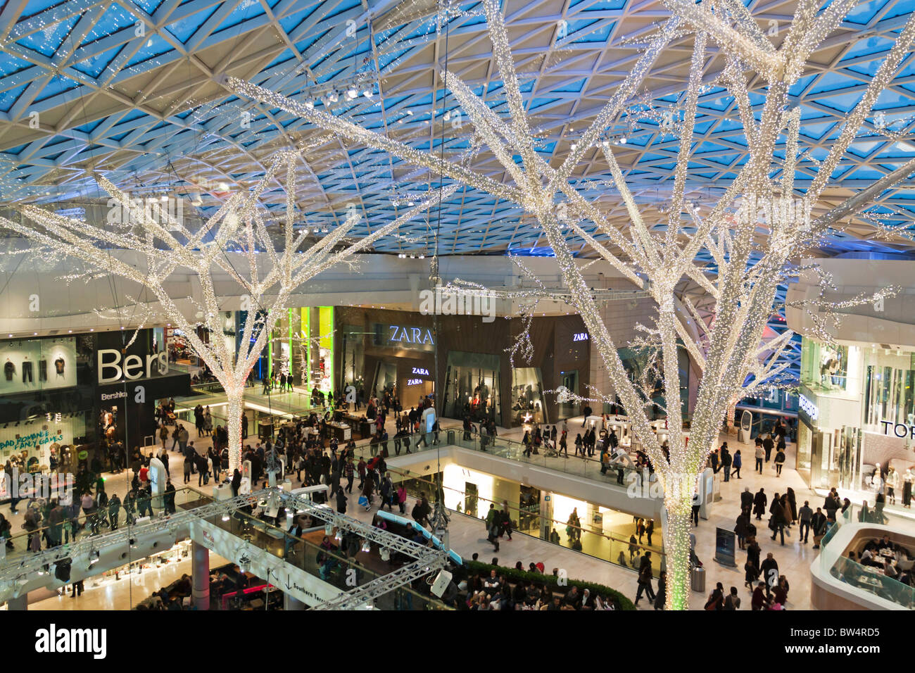 Central Atrium - Westfield Shopping Centre - Shepherd's Bush - London Stock  Photo - Alamy