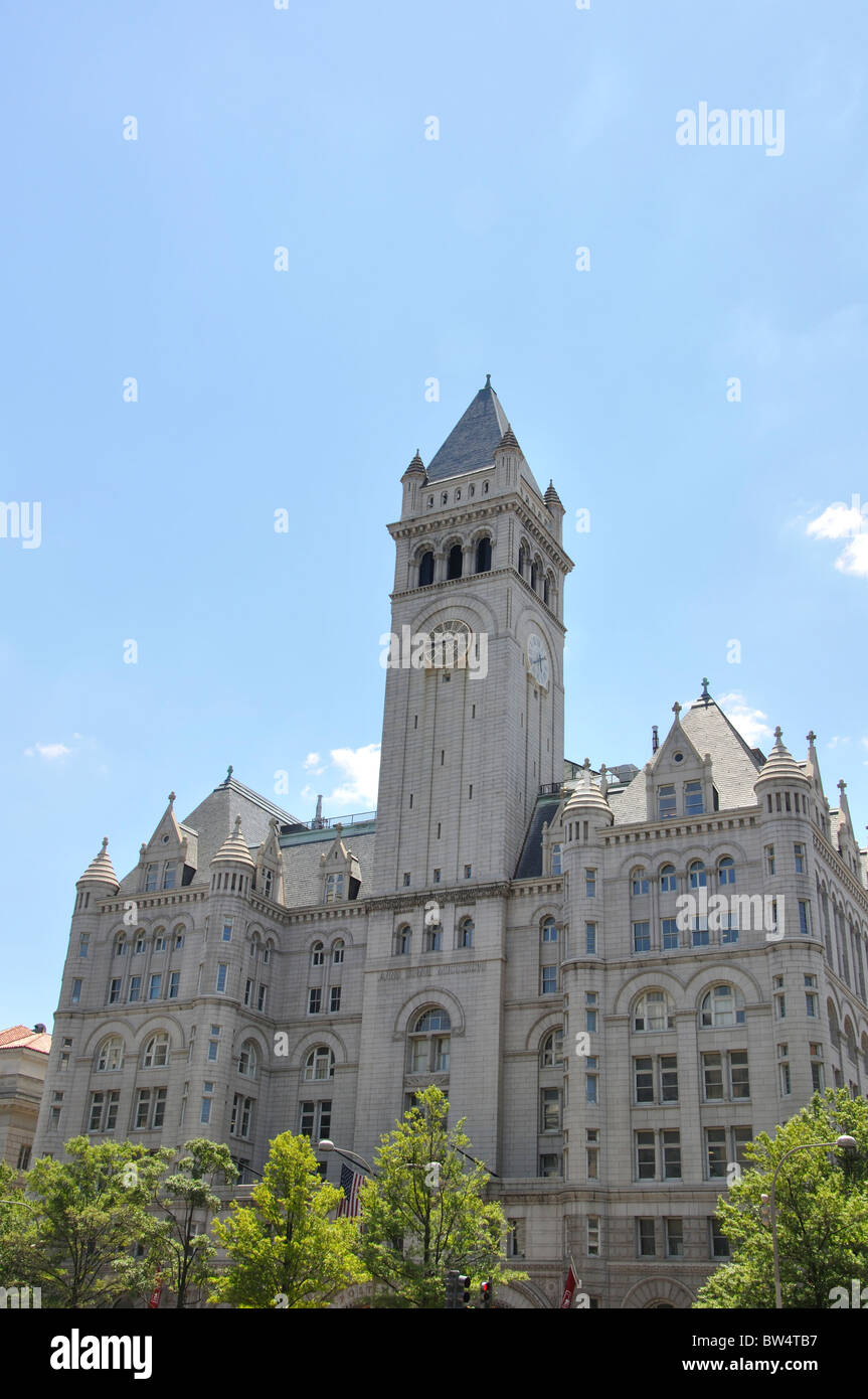 Old post office building clock dc hi-res stock photography and images ...