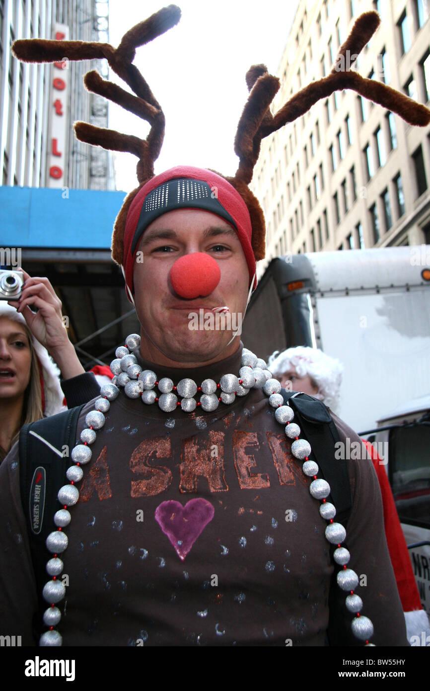 Costumed Santa Claus Revelers Celebrate Annual NYC SANTACON Bar Crawl