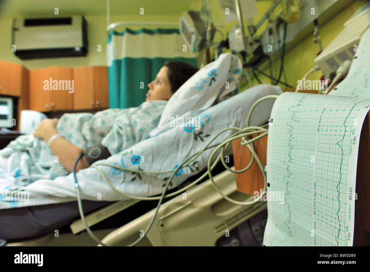 A Pregnant Woman Labor Room Is About To Give Birth In A