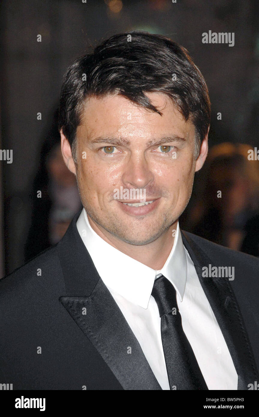 THE CURIOUS CASE OF BENJAMIN BUTTON Premiere Stock Photo Alamy