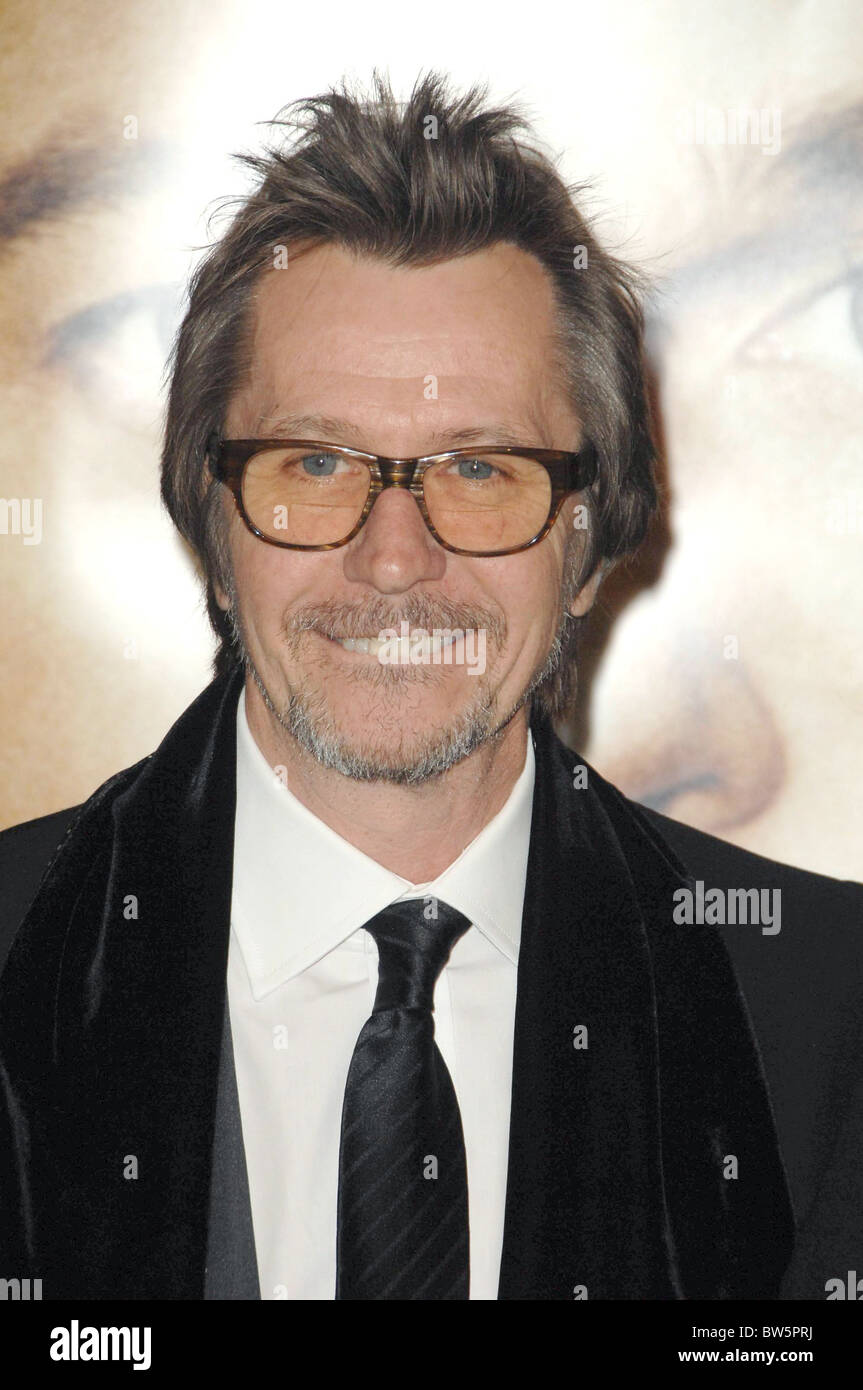 THE CURIOUS CASE OF BENJAMIN BUTTON Premiere Stock Photo Alamy