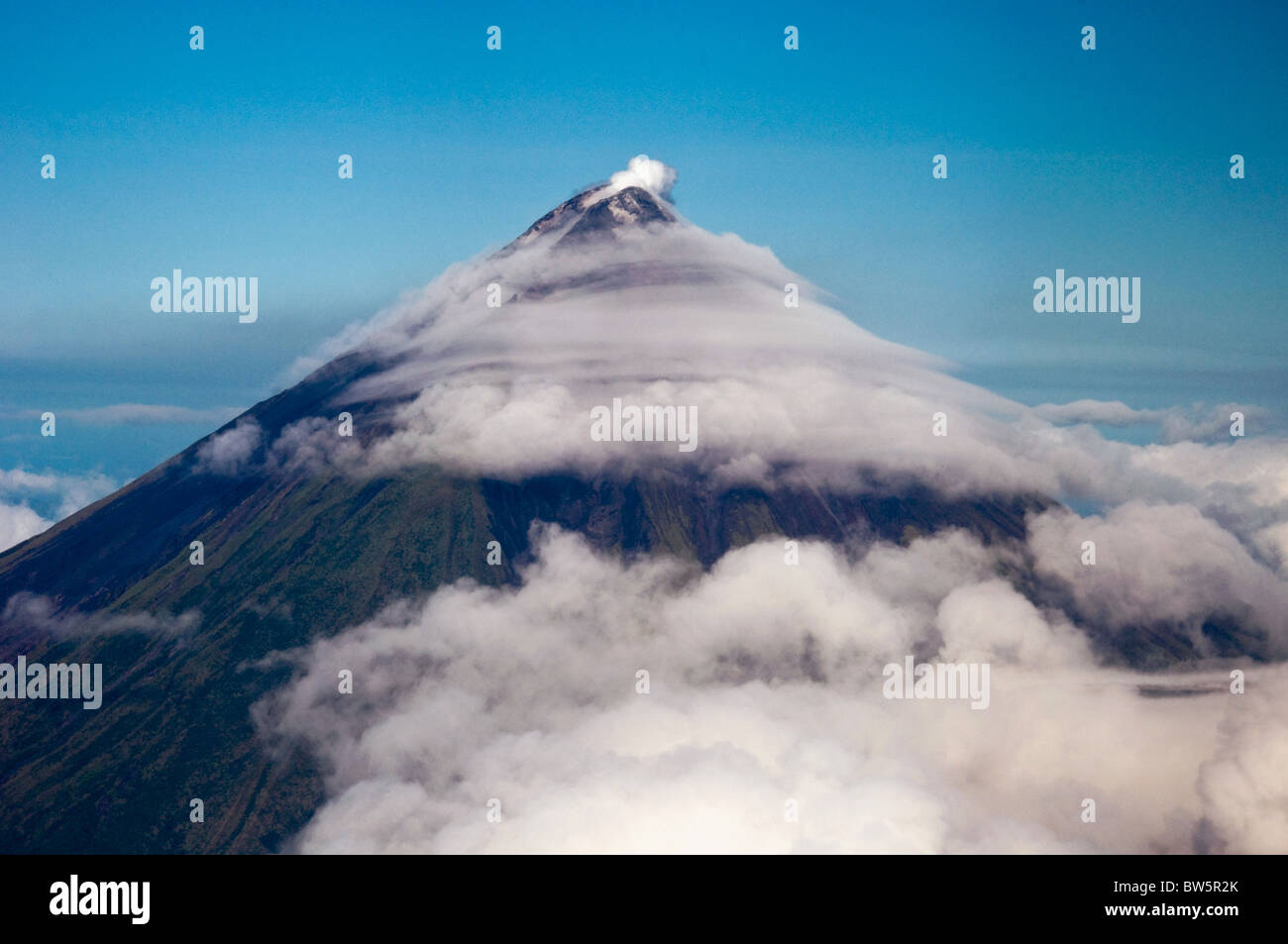 The live volcano, Mount Mayon, Philippines Stock Photo - Alamy