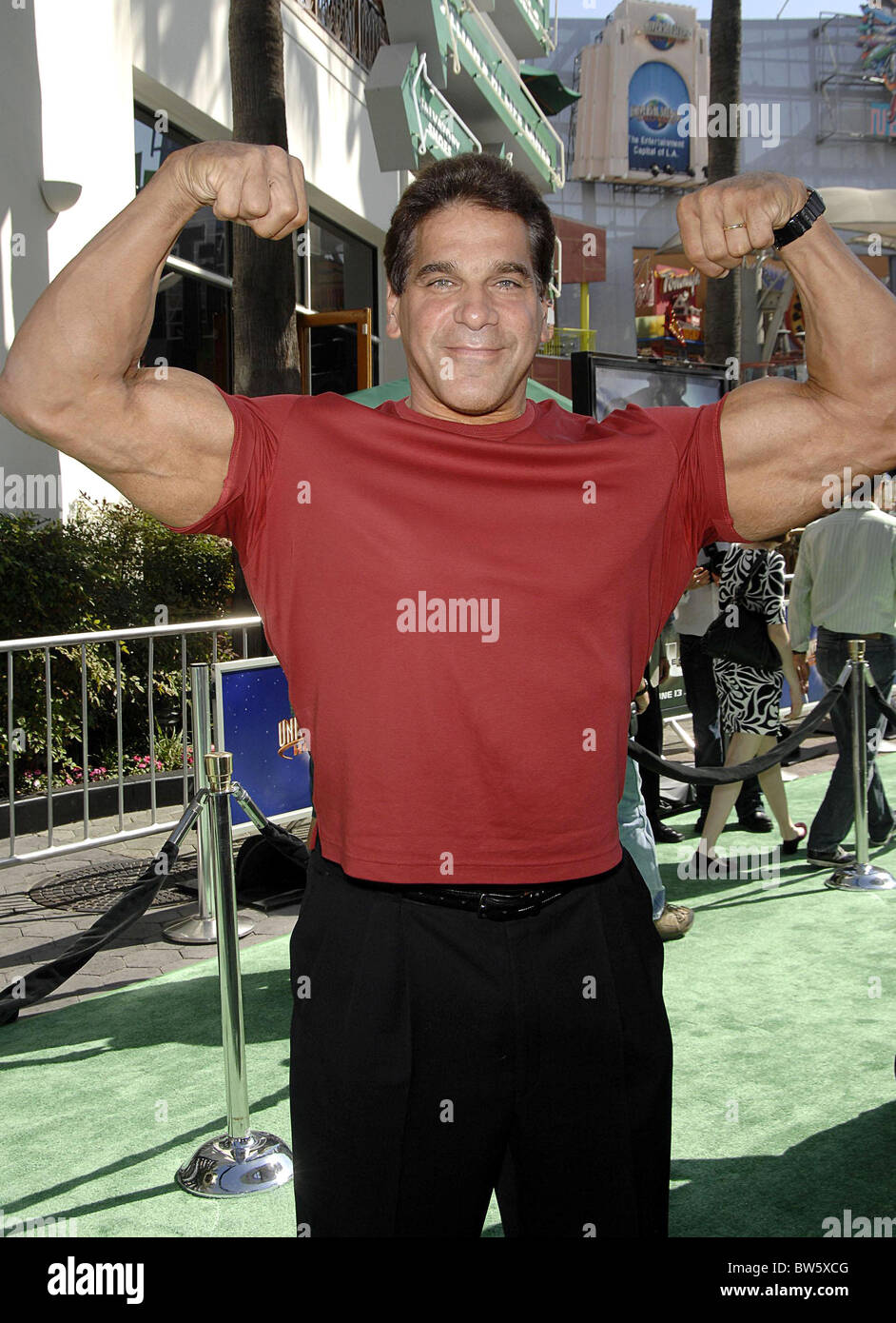 Lou Ferrigno The Hulk Stock Photos & Lou Ferrigno The Hulk Stock Images ...