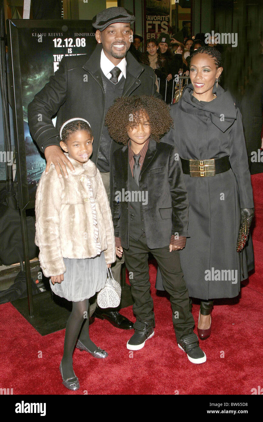 THE DAY THE EARTH STOOD STILL Premiere Stock Photo Alamy