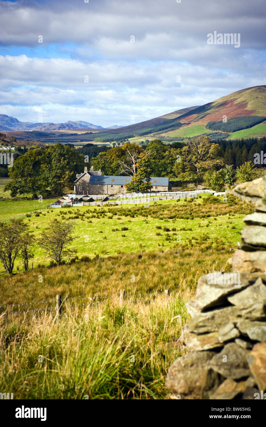 A FARMHOUSE IN A SCOTTISH GLEN Stock Photo Alamy