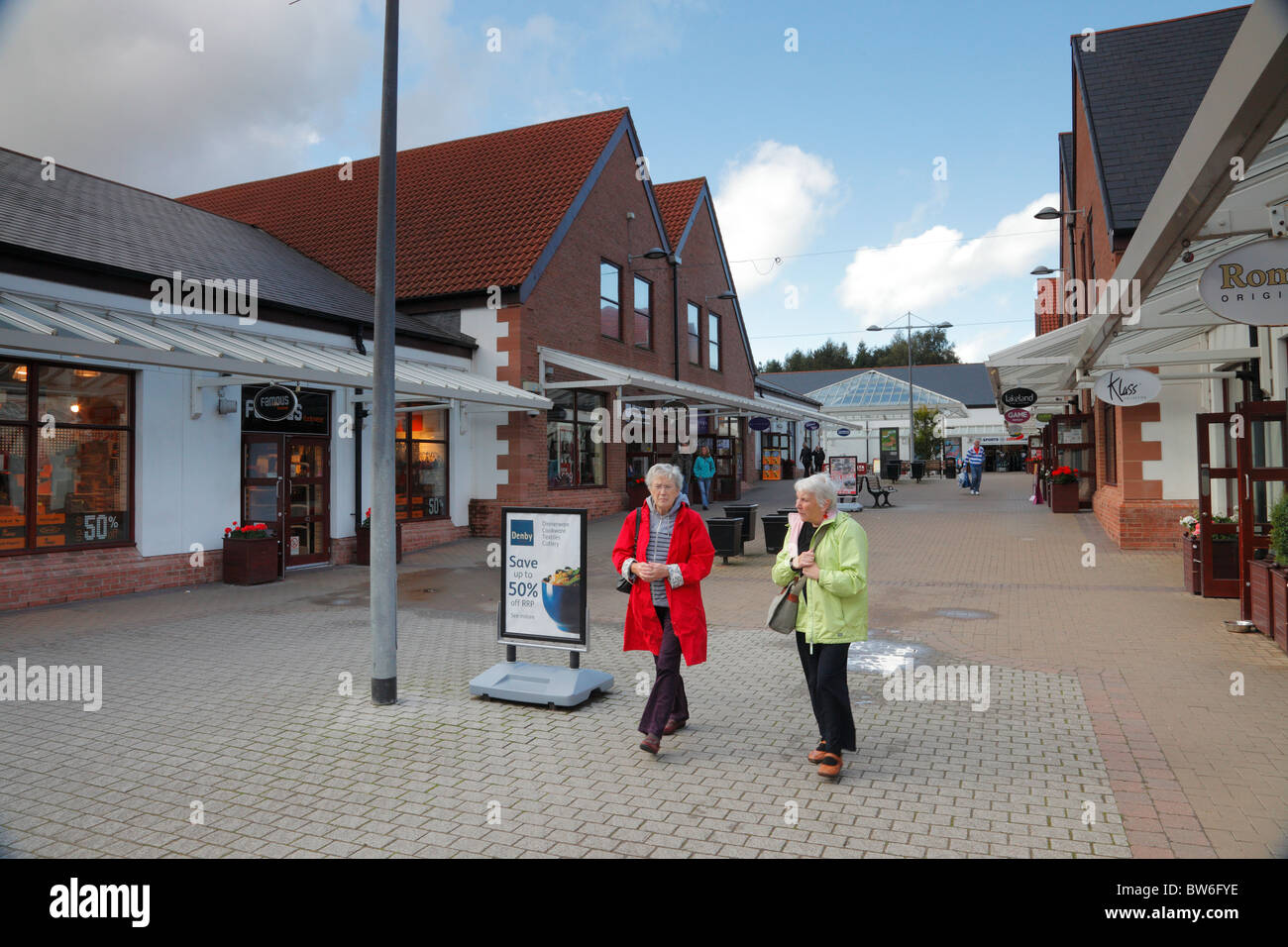 Outlet village hi-res stock photography and images - Page 2 - Alamy