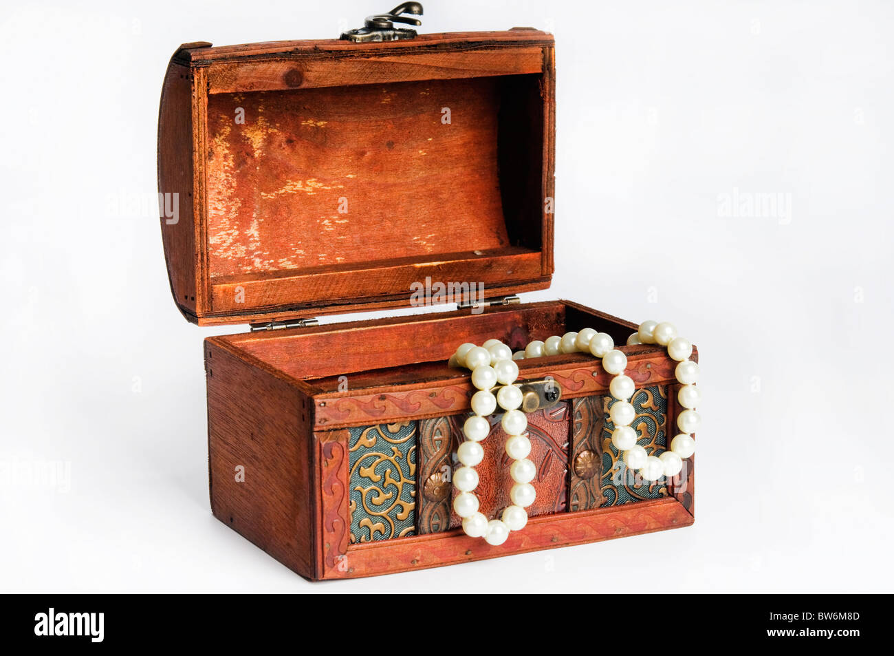 jewelry box with a pearl necklace Stock Photo Alamy