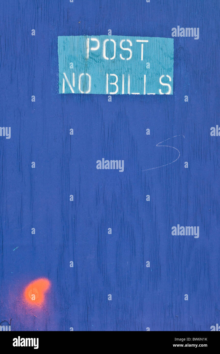 Post no bills sign at construction site Stock Photo Alamy