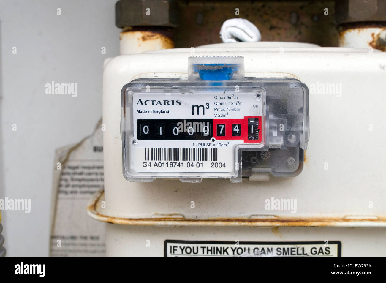 gasmeter gas meter meters estimated bill bills energy use efficiency  efficient use kwh unit units kilowatt hours kilo watt watt Stock Photo -  Alamy