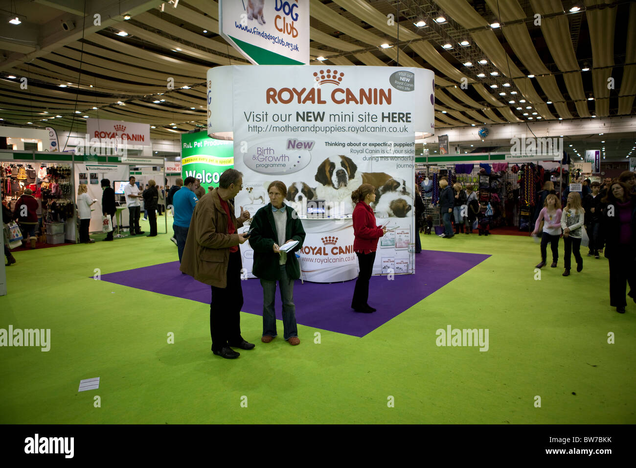 Dog Owners and breeders at Discover Dogs show, Earls Court Stock Photo