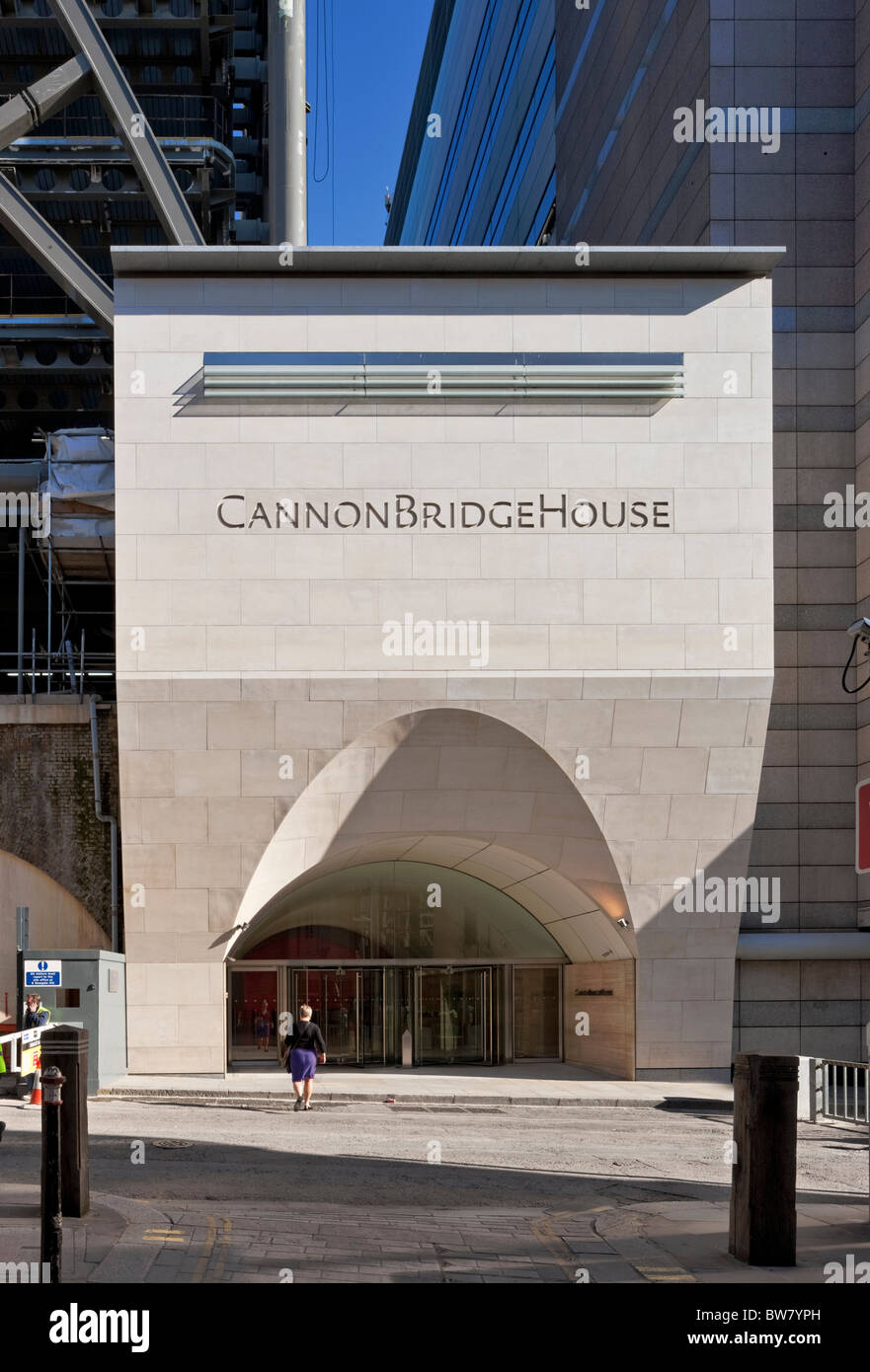 Stone portico entrance for Cannon Bridge House in the City of London Stock Photo Alamy