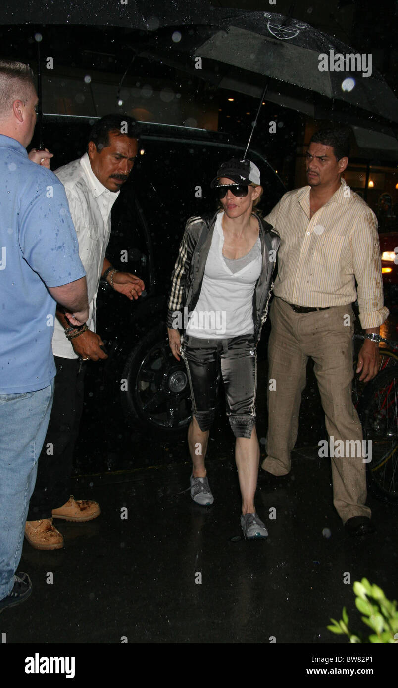 Madonna Braves Rain To Attend Kabbalah Services Stock Photo - Alamy