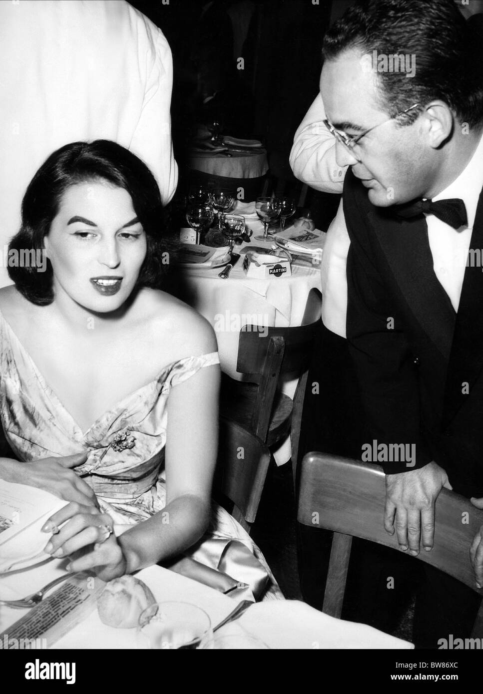 SILVANA MANGANO & DINO DE LAURENTIIS ACTRESS & PRODUCER (1950) Stock Photo