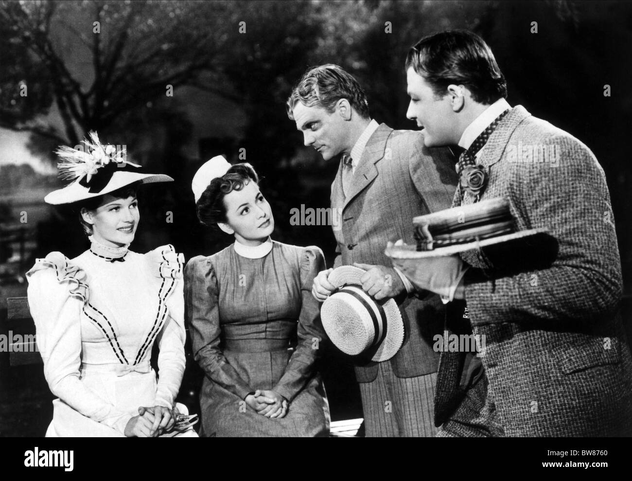 RITA HAYWORTH, OLIVIA DE HAVILLAND, JAMES CAGNEY, JACK CARSON, THE STRAWBERRY BLONDE, 1941 Stock Photo