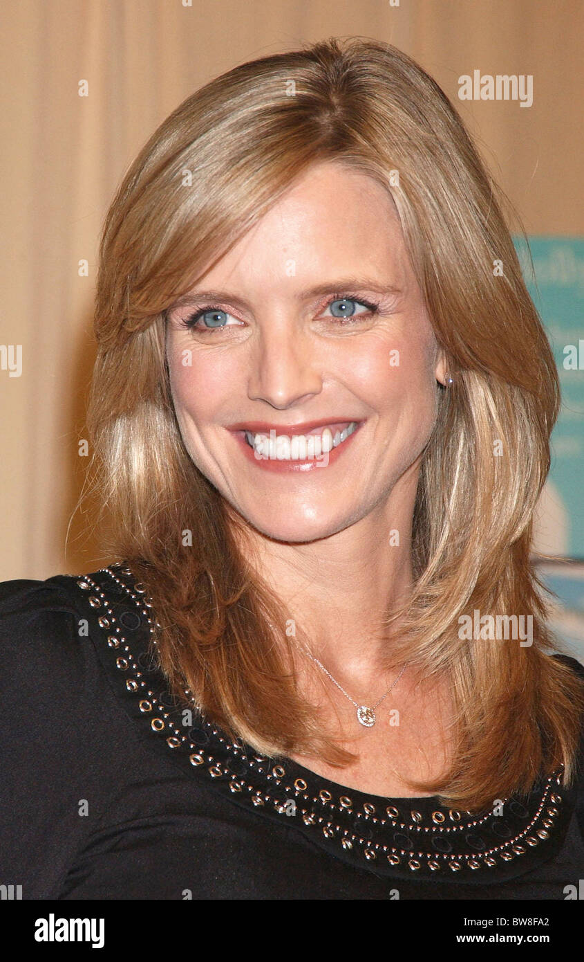 Courtney ThorneSmith Booksigning for OUTSIDE IN Stock Photo Alamy