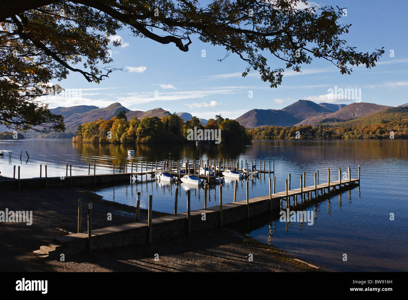 The Lakeside, Keswick, looking towards Derwent Isle, Cat Bells and Causey Pike, Lake District, Cumbria. Stock Photo