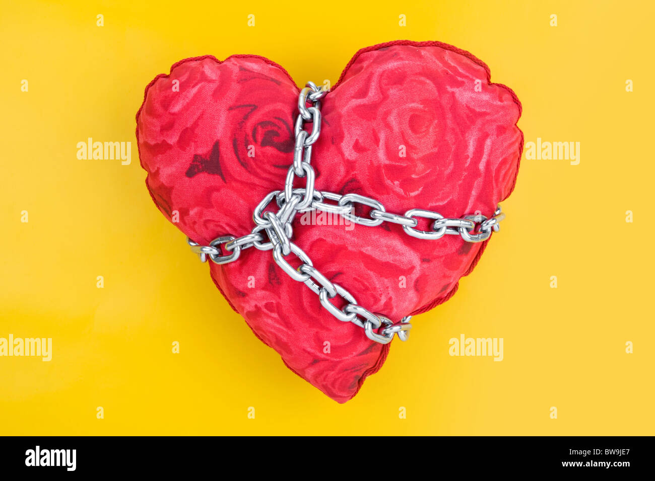 Прикованы сердцами полетай. Цепь "сердца". Обретаешь любовь в сердце. Пригвожденное сердце. Крылатые сердца.