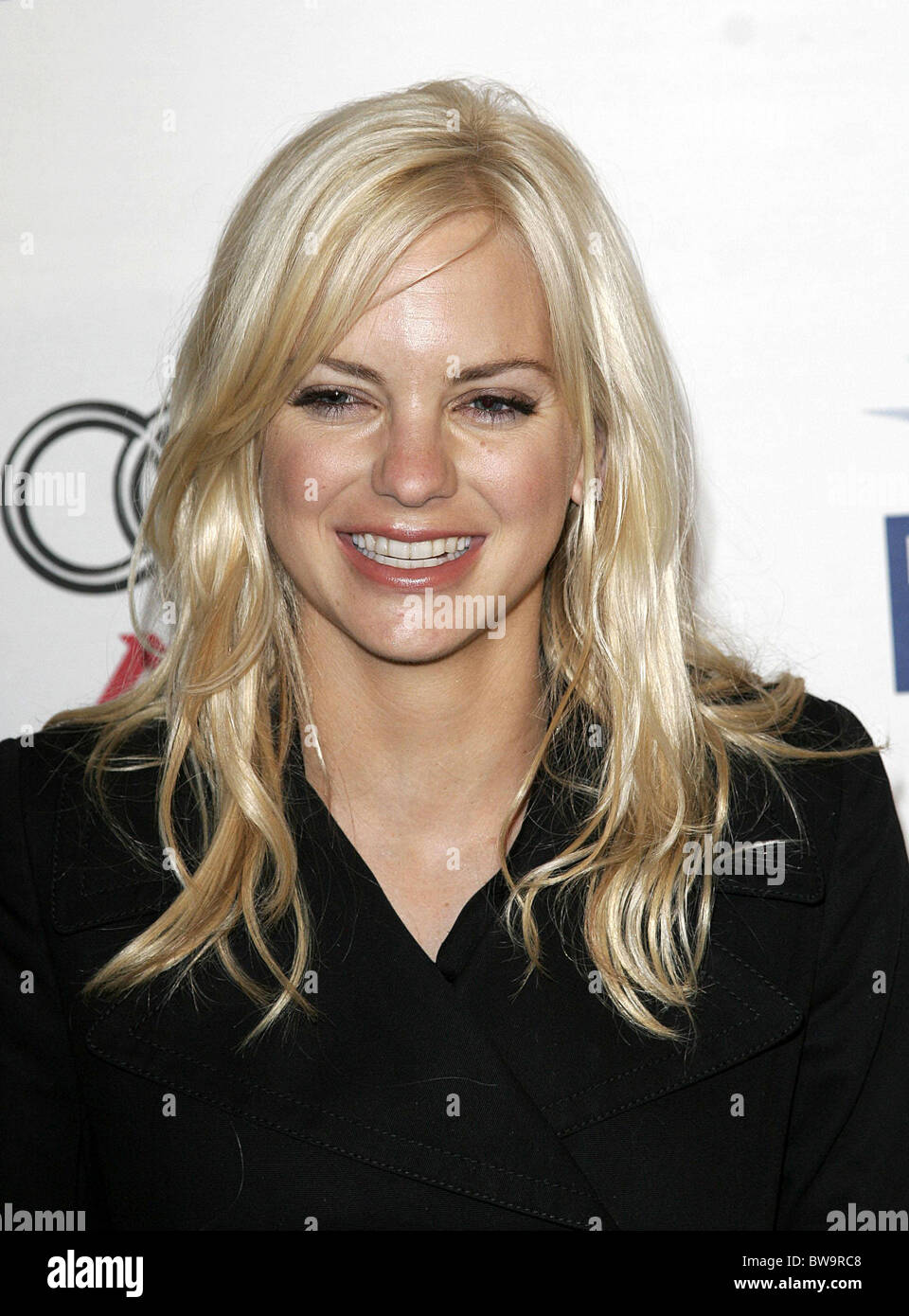 Anna faris smiley face hi-res stock photography and images - Alamy