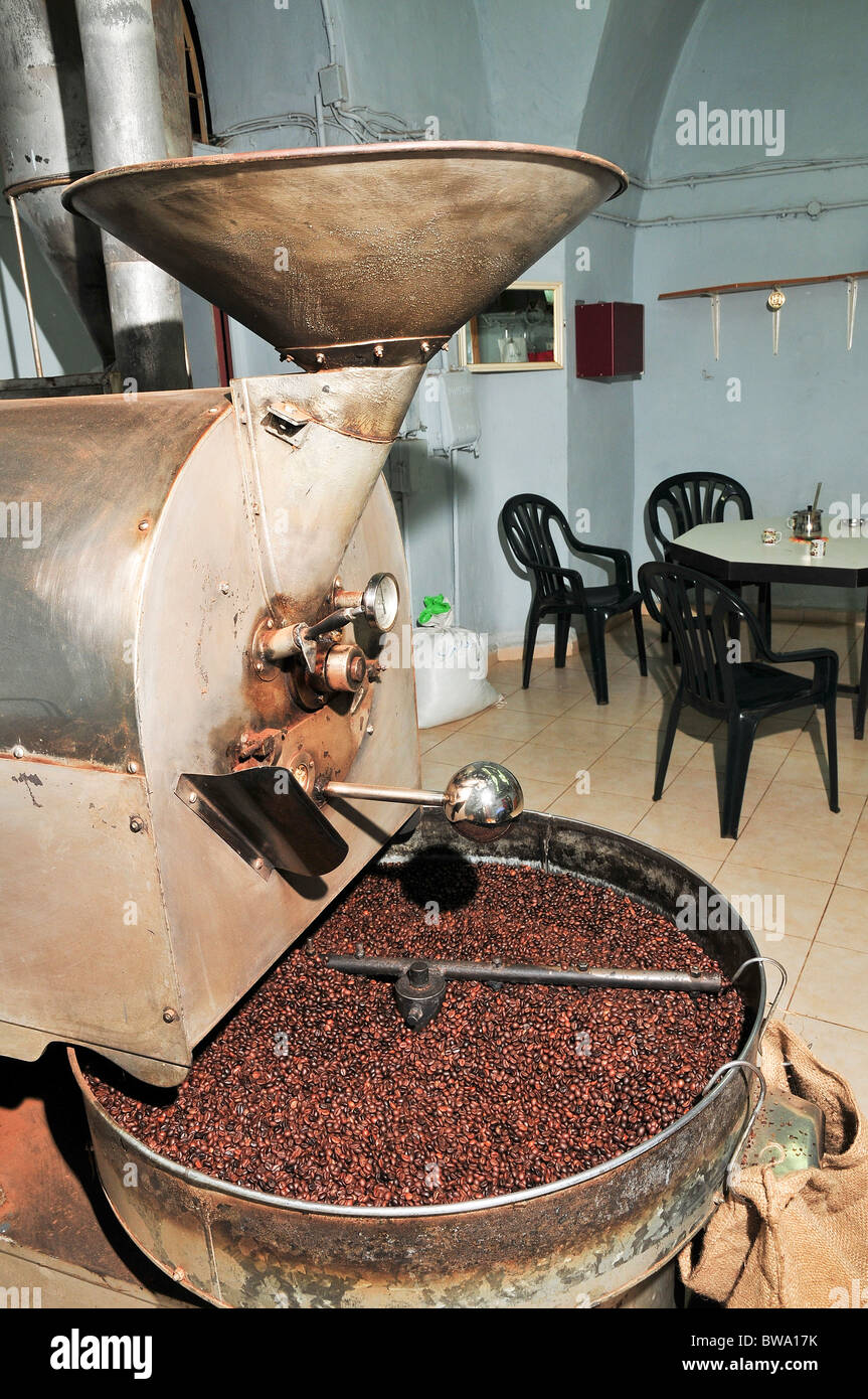 Israel, Nazareth, small coffee roasting shop Beans being roasted in a roaster Stock Photo Alamy