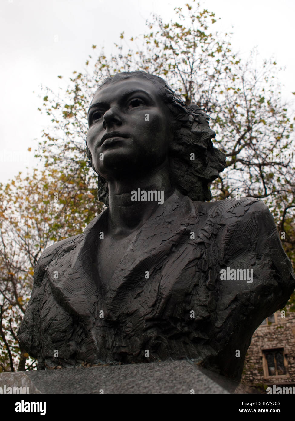 Violette Szabo Statue, London, by Karen Newman Stock Photo - Alamy
