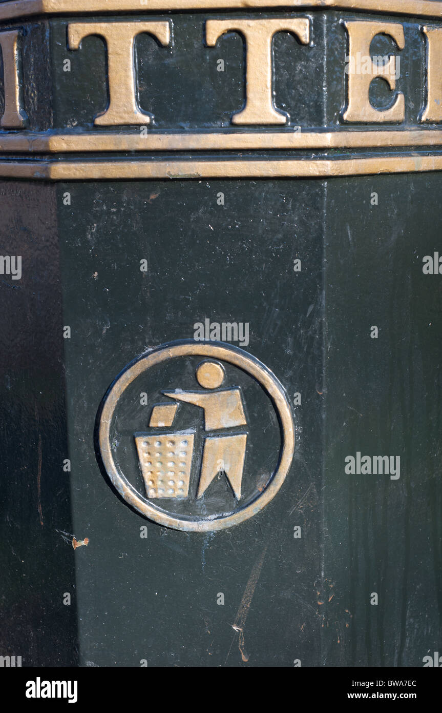 London england uk litter bin hi-res stock photography and images - Alamy