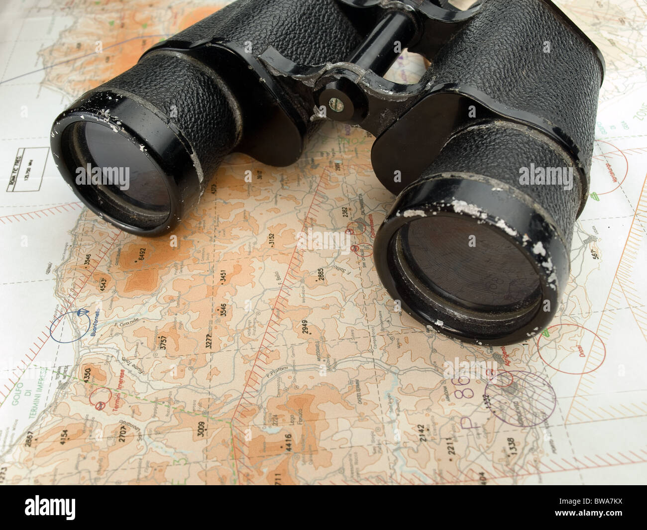 Binoculars on the navigation map, useful for exploration,navigation ...