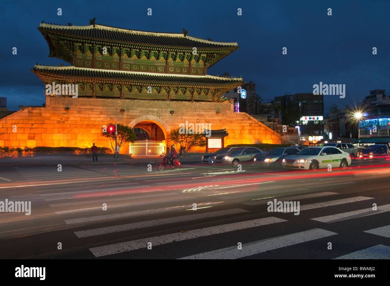 Dongdaemun Gate (Heunginjimun), Great East Gate, at night, Seoul, South