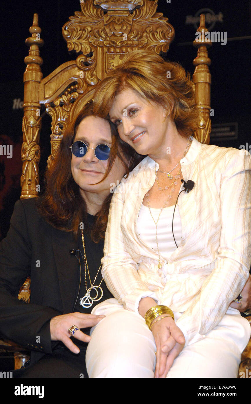 ozzy osbourne tomando cafe