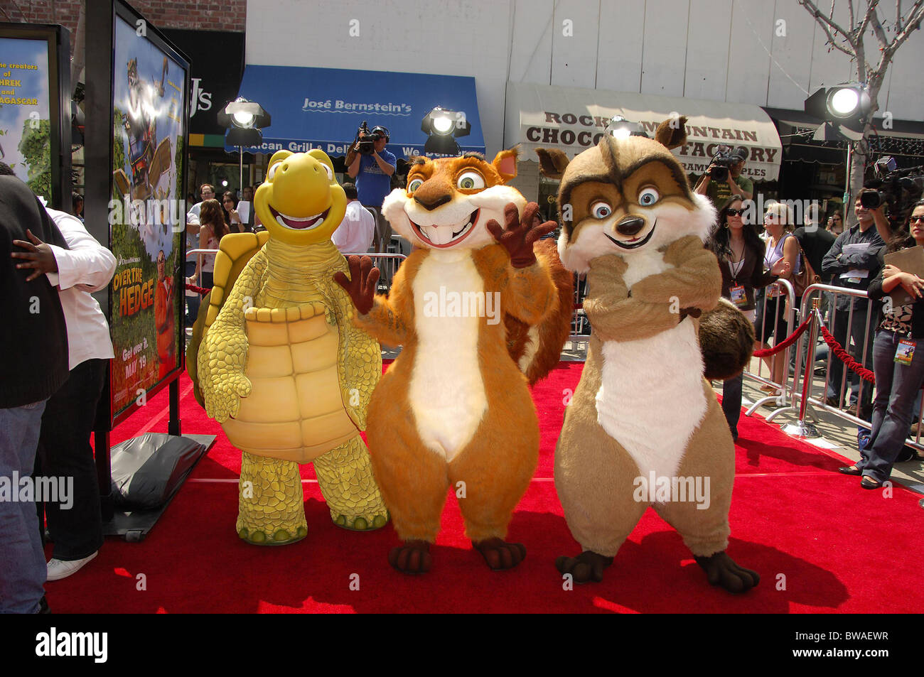 AVRIL LAVIGNE OVER THE HEDGE. PREMIERE WESTWOOD LOS ANGELES USA 30 April  2006 Stock Photo - Alamy