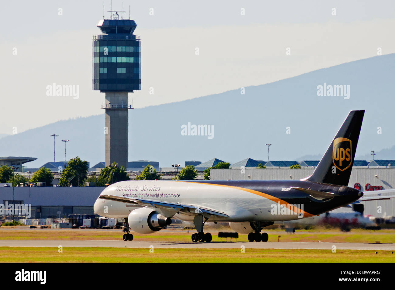 Ups 757 hi-res stock photography and images - Alamy
