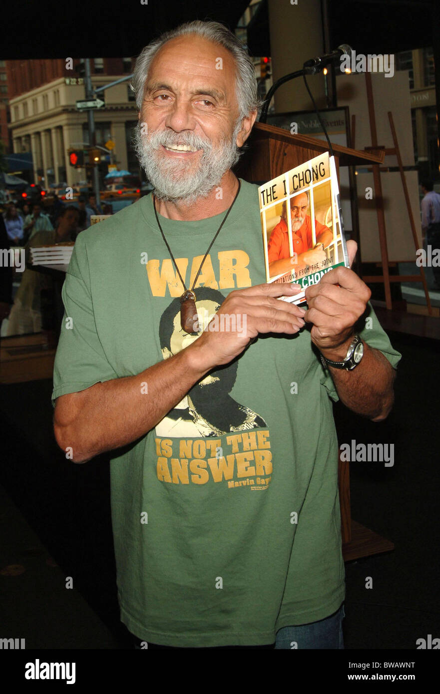 Book signing by Tommy Chong of THE I CHONG Stock Photo - Alamy