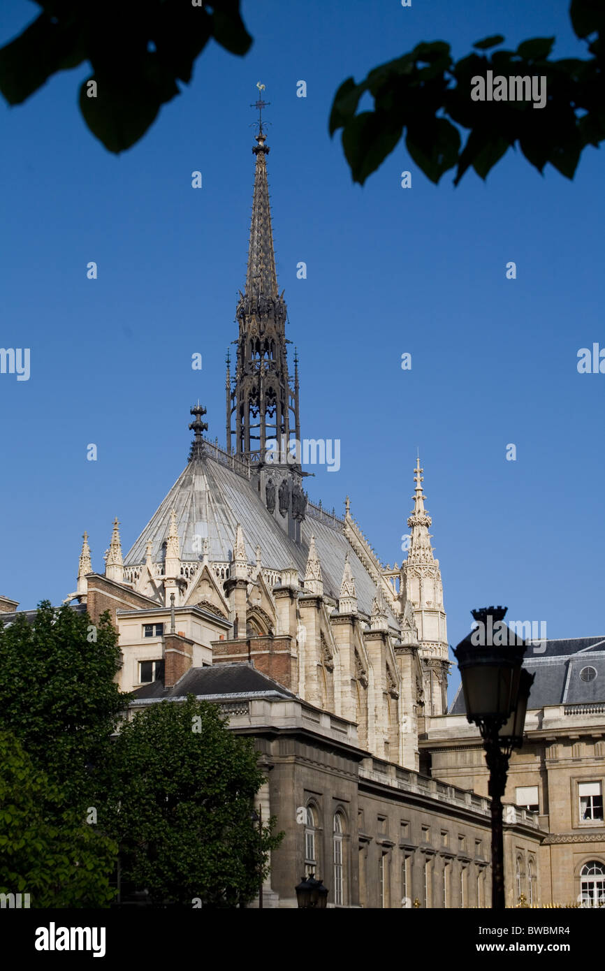 Paris sainte chapelle outside hi-res stock photography and images - Alamy