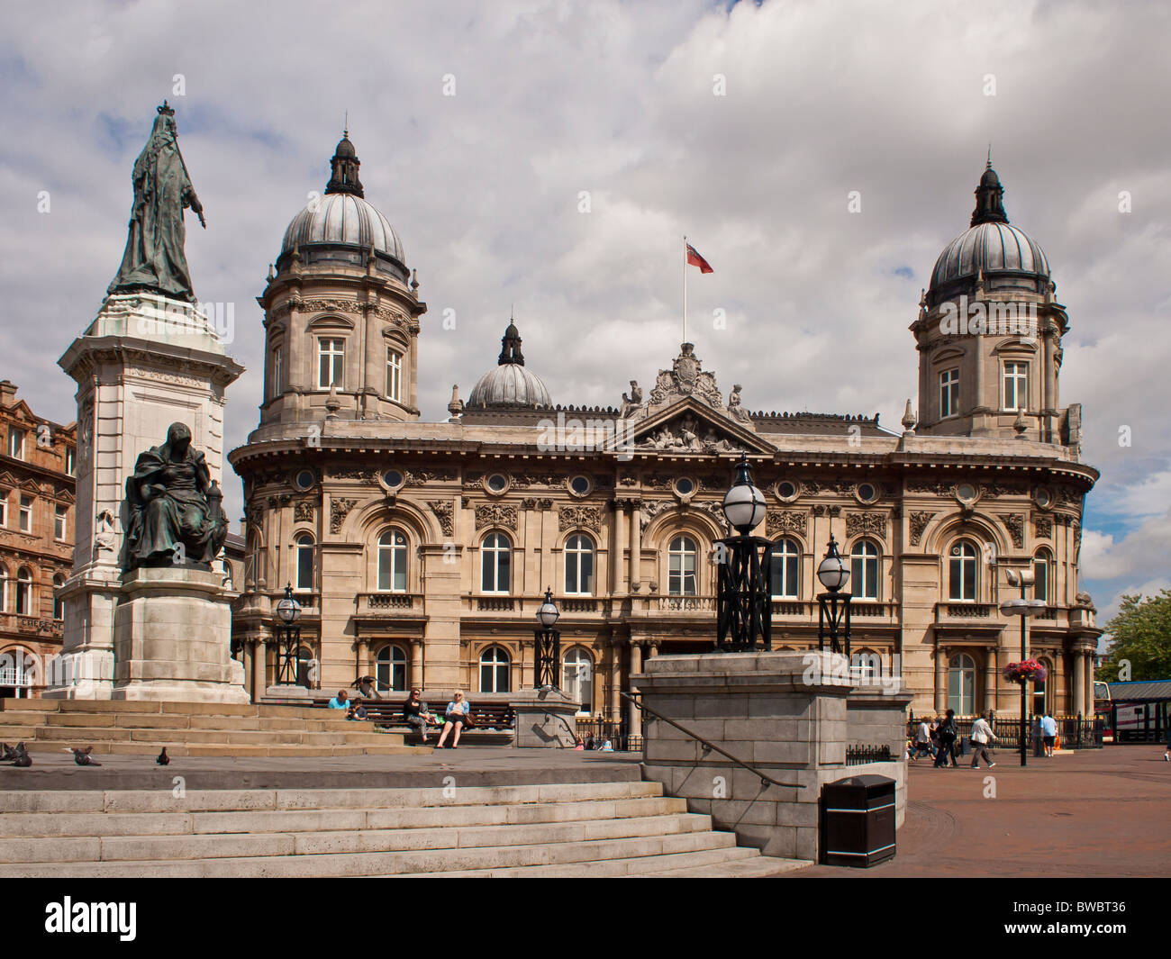 Maritime Museum and Queen Victoria statue Hull Yorkshire UK Stock Photo