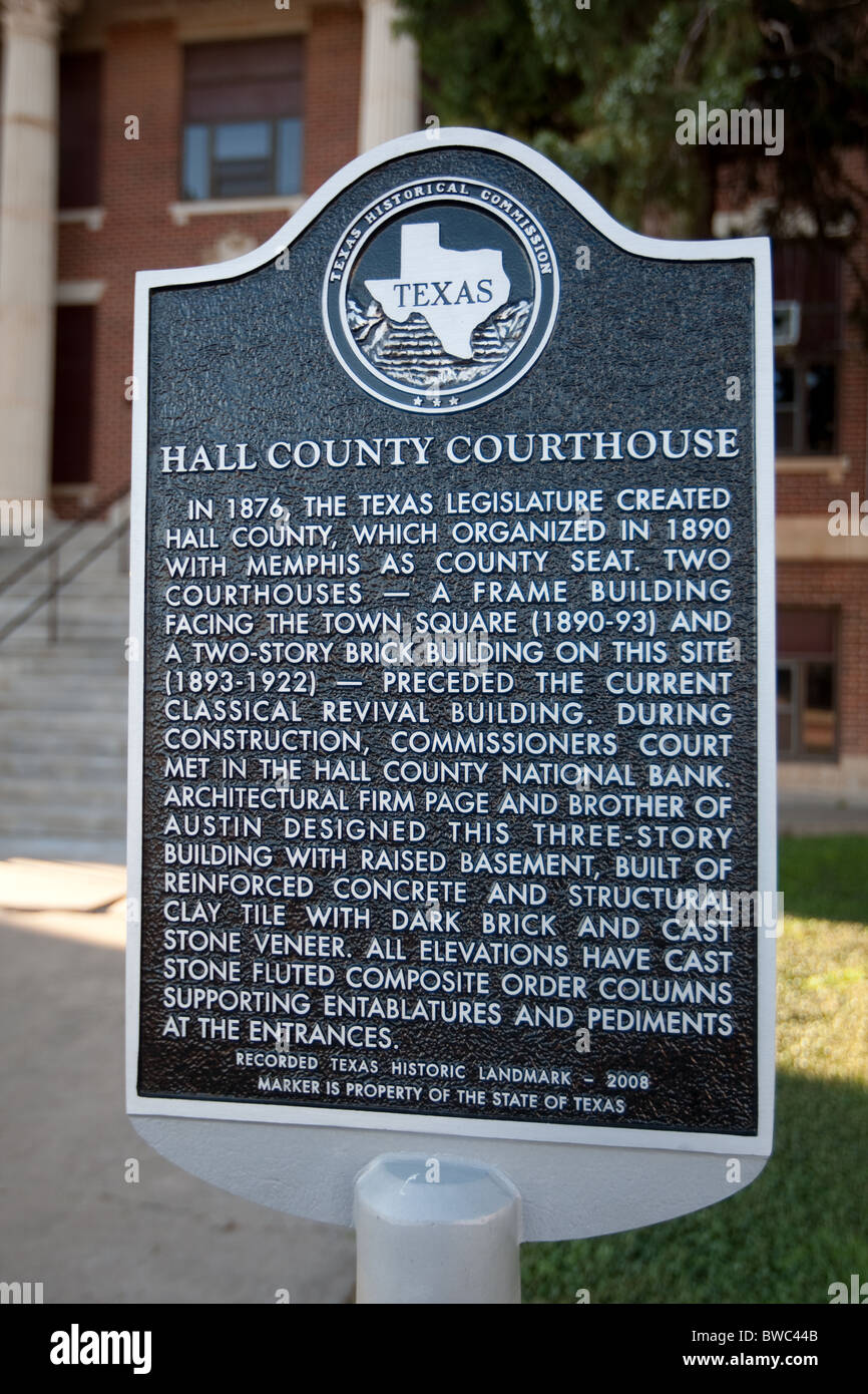 Texas Historical Marker, placed by the Texas HIstorical Commission, in front of the Hall County Courthouse in Memphis, Texas Stock Photo