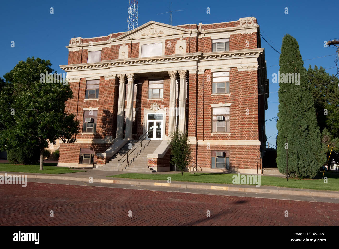 Hall County Courthouse in Memphis, Texas, a Classical Revival style with Beaux Arts influences, built in 1923. Stock Photo