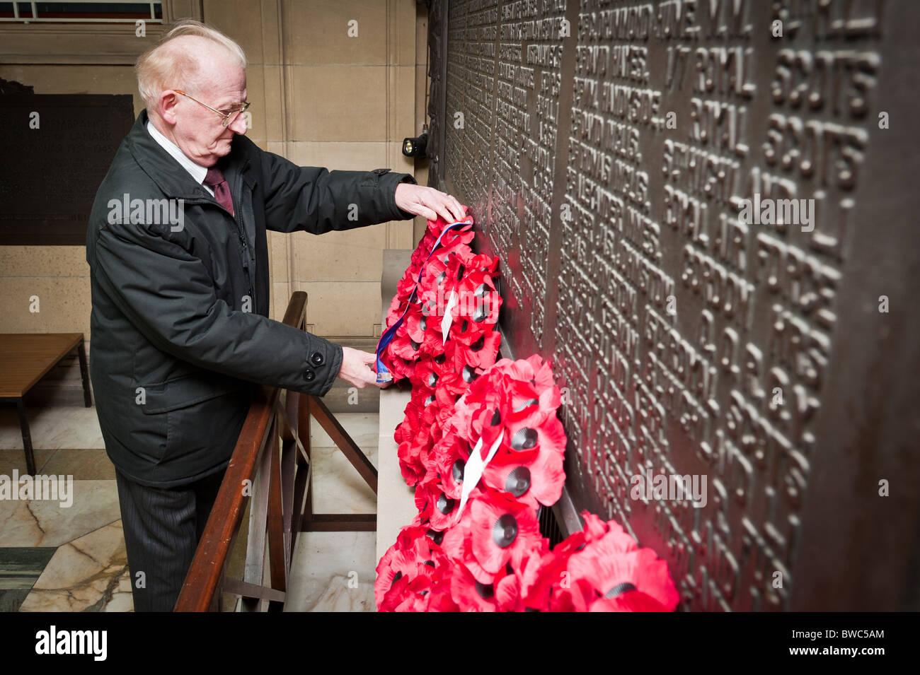 Laying a wreath onRemembrance Sunday in Lanark, South Lanarkshire, Scotland Stock Photo