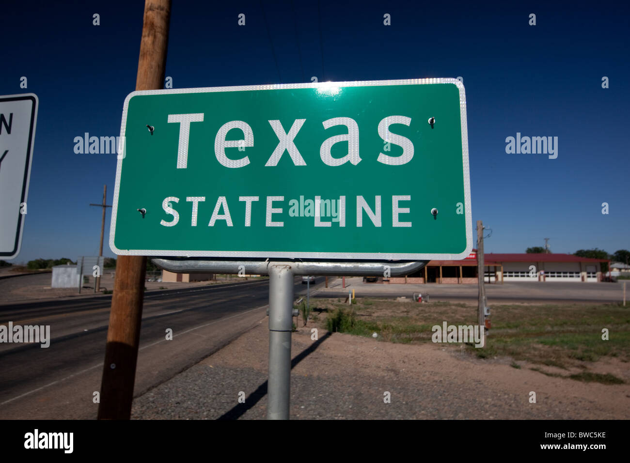 Road sign showing state line between Farwell, Texas and Texico, New Mexico Stock Photo