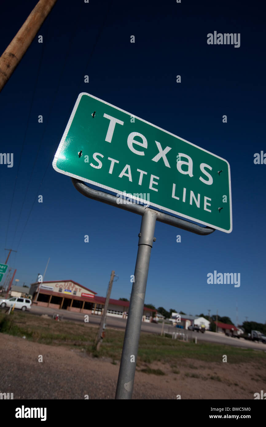Road sign showing state line between Farwell, Texas and Texico, New