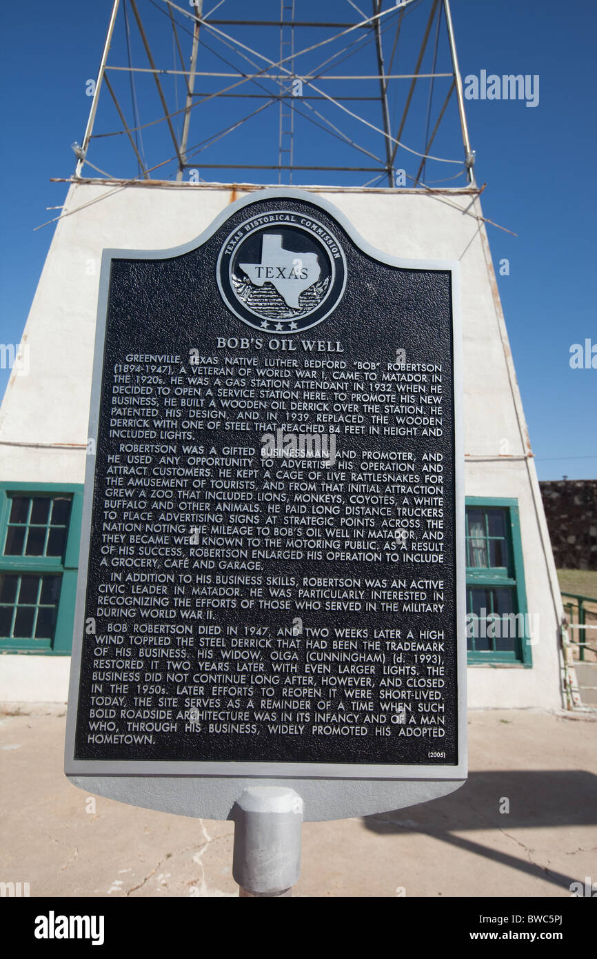 Historical marker at Bob's Oil Well, a now-closed gas station topped with a metal oil derrick in Matador in the Texas Panhandle Stock Photo