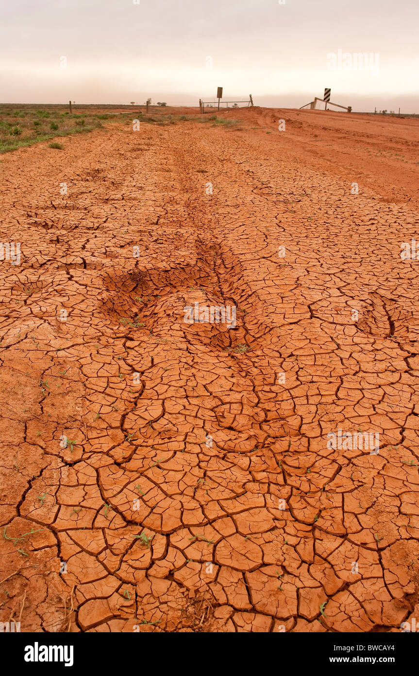 Cracked Red Earth In The Australian Desert Stock Photo Alamy